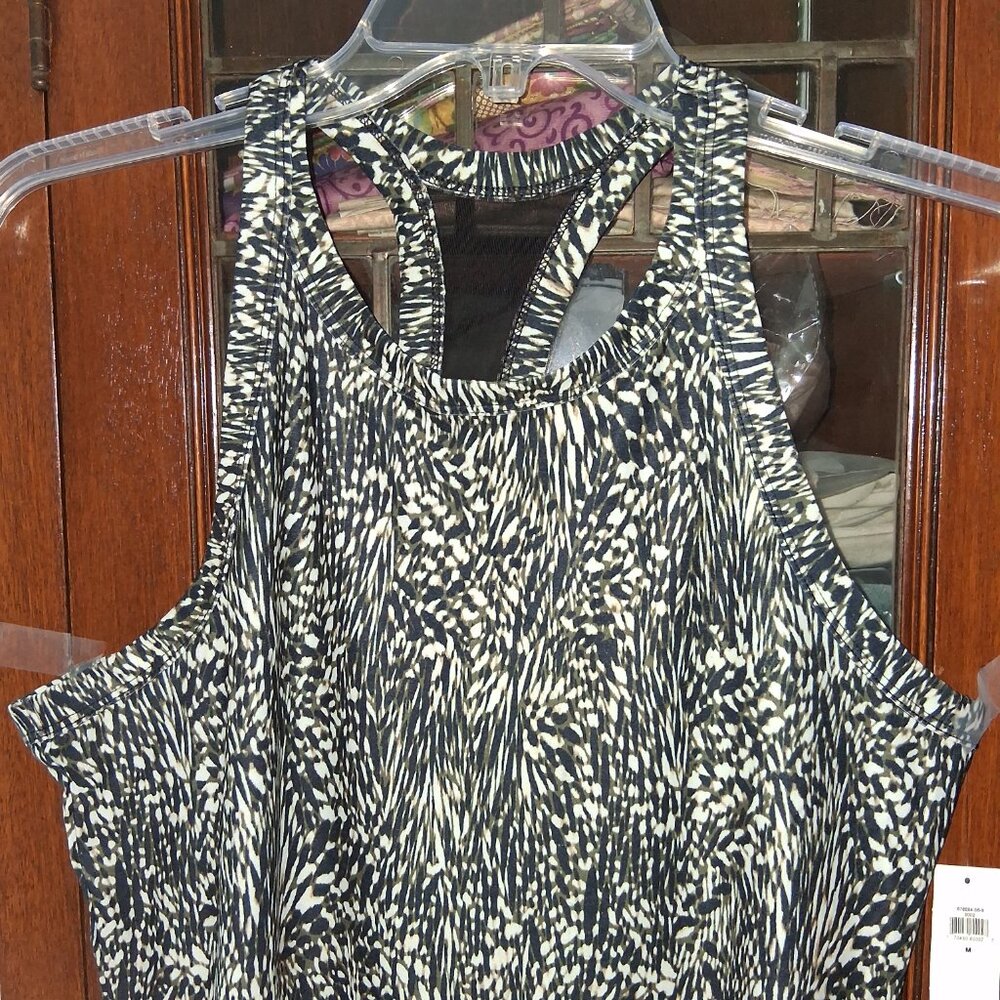 Old Navy Active workout racer back tank black print Size medium NWT  /B19